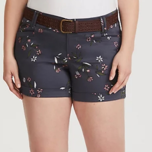 Torrid Girly Spring Floral Belted Cuffed Shorts Size 10 - Picture 1 of 8